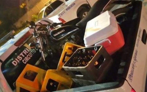 Jabas de cerveza, hieleras y otros artículos fueron requisados por las autoridades.