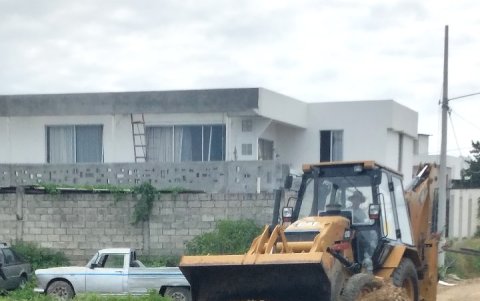 Así permanecen las vías en el barrio.