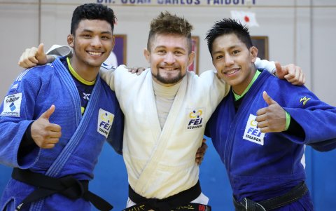 Generación. Preciado (c) es Sénior, Byron Guillén (i) y Morocho son la siguiente camada.