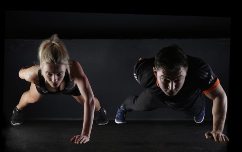 Los deportistas tiene en el parche un aliado para conocer los niveles de sudor y la cantidad que requiere de líquido para hidratarse.