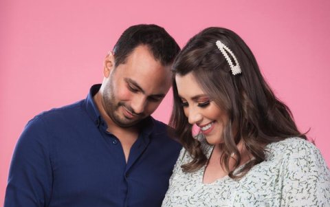 Junto a su mascota, Chema.