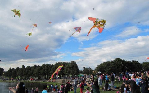 Peñalosa pone como ejemplo lo logrado en Colombia (foto) y antes no pensado. Priorizar obras y dar cabida a las áreas verdes.