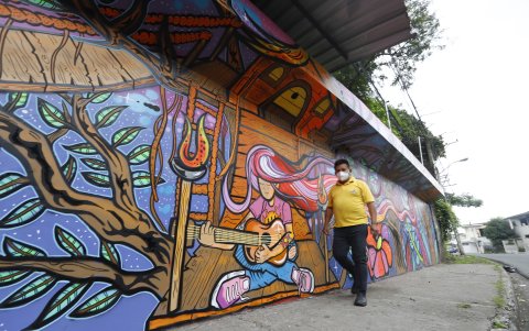 Este es uno de los murales que hizo el artista Iván Casanova, en Urdesa Norte.