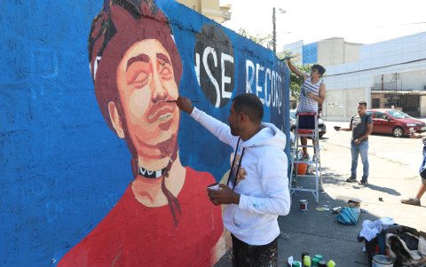 La Garzota. En los lienzos, además de identidad, se plasman mensajes que generen conciencia social.