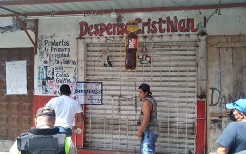 En algunos sectores, las tiendas continuaban atendiendo.