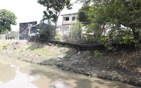 Área. Un tramo de la caminera del parque principal de la ciudadela va cuesta abajo.