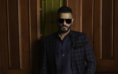 El creativo indica que su tiempo es dinero, por lo que con él nada es gratis.