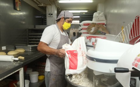 Uno de los insumos que más han subido de precio es la harina.