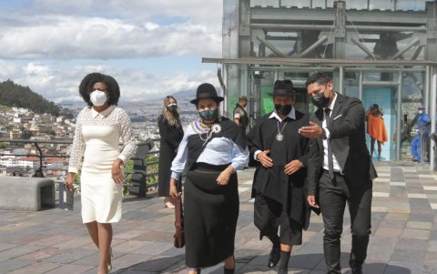 La asambleísta y jefa de bloque de Unes, Paola Cabezas, ingresó junto al asambleísta más votado por Pachakutik, Salvador Quishpe. Ambos partidos buscan un acuerdo.