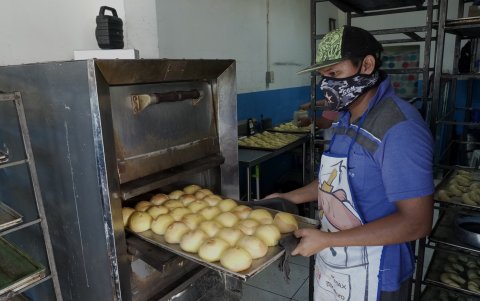 En quince años la Federación de Organizaciones de Barrios de Guayaquil ha ayudado a 40 panaderías para que no quiebren.