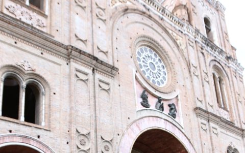 Nikole en la catedral.