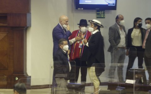 Acuerdos. César Monge, de CREO, y Salvador Quishpe, de Pachakútik, trataron de ponerse de acuerdo hasta el último minuto.