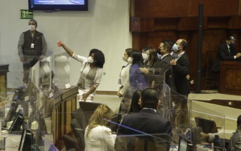 Fracaso. Paola Cabezas y su bancada se sacan el selfie del día de la derrota