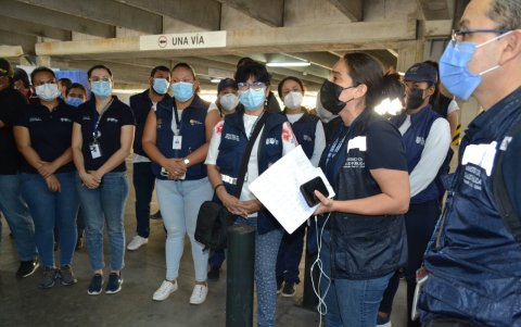 En días pasados, el personal municipal colaboró con transporte para vacunación.