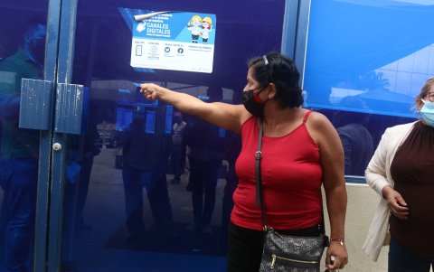 La indignación y rabia de los usuarios fue evidente la tarde de ayer al momento de buscar respuestas.