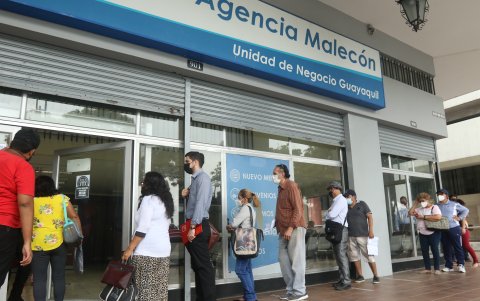 En otras sucursales de CNEL, las quejas también son evidentes.