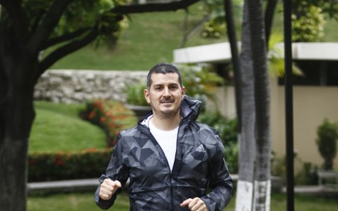 Miguel Ángel se ejercita todas las mañanas y afirma correr tan rápido como Sppedy Gonzales.