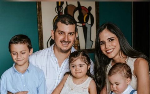 Junto a su esposa Sandra y sus tres hijos, la familia para él es su mayor proveedora.