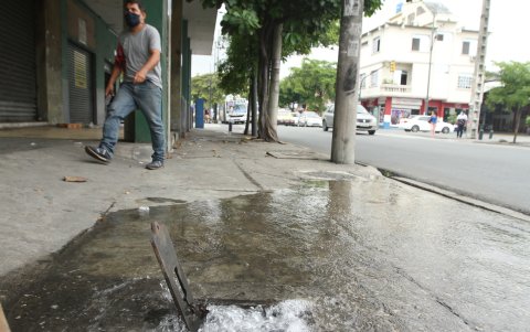 Efecto. Cuando se sustrae el medidor hay fugas de agua.