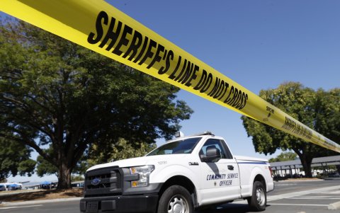 La Policía hace presencia en la Autoridad de Transporte del Valle de San José en San José, California.