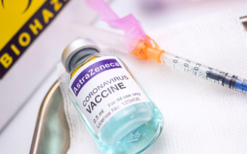 En Reino Unido se contabilizaron 15 casos de trombosis atípica de aproximadamente 9 millones de segundas dosis de la farmacéutica AstraZeneca administradas.