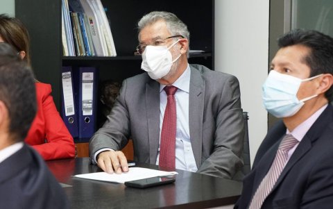 Enrique Pita, vicepresidente del CNE, durante una reunión de coordinación con autoridades de Salud, municipios, universidades, entre otras.