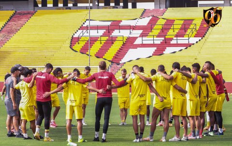 La plantilla de Barcelona confía en lograr la victoria ante Universidad Católica.