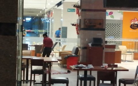 Jorge Luis Zambrano (alias 'Rasquiña') fue asesinado en una cafetería de  Manta.