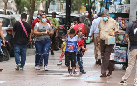 Escenario. Padres acompañaron a sus hijos a dar paseos.