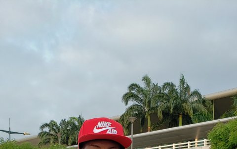 El volante Gonzalo Plata (i) junto a Mónica Jiménez, su madre.