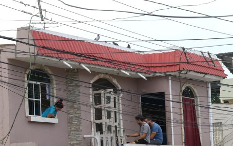 Samanes. En este barrio del norte, los habitantes aseguran que no es necesario mirar hacia arriba para detectar los cables. Están al alcance de los residentes.