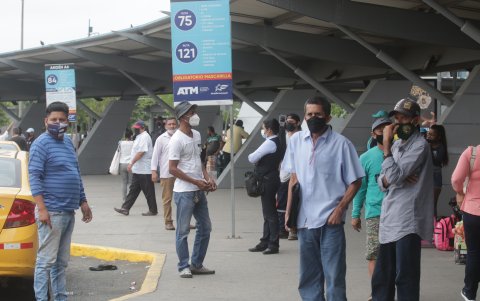 Situación. Así fue el panorama en la terminal terrestre de Guayaquil.
