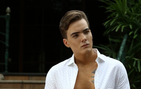 Es hijo del exjugador Alejandro Kenig, quien está preso en Argentina.