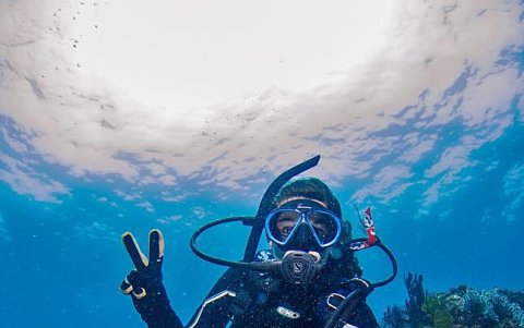 Las profundidades del mar, son para ella, el mejor lugar para encontrarse con sí misma.