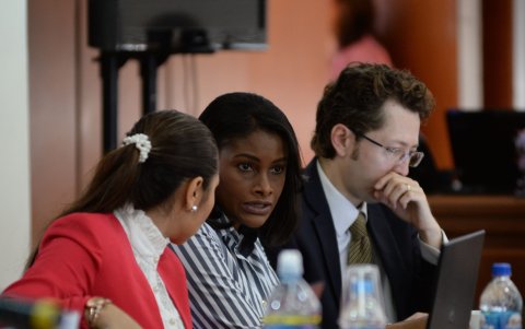 La fiscal general Diana Salazar ha llevado la investigación de la mayoría de casos, que involucran a exfuncionarios de alto nivel del país.