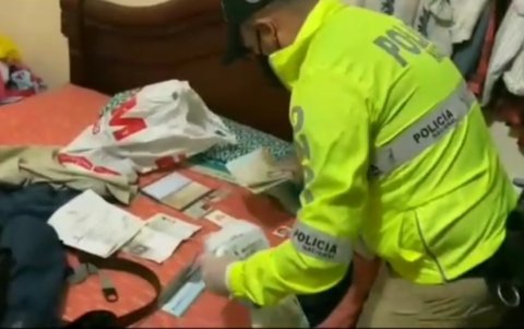 La policía allanó varias viviendas en tres cantones del país, donde detuvo a presuntos implicados en la red de coyoteros.