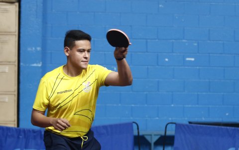 Riofrío entrena a doble jornada en el coliseo de Fedeguayas.