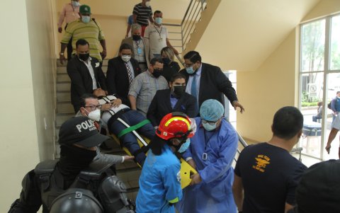 En audiencia de formulación de cargos, el fiscal Luis Machado se desmayó por lo que fue llevado a una casa de salud, donde continuó la diligencia.