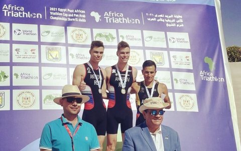 Juan José Andrade, de triatlón, consiguió por su cuenta 7.000 dólares para asistir a 3 copas internacionales. El fin de semana pasado fue bronce en Egipto. Busca el cupo a los Olímpicos