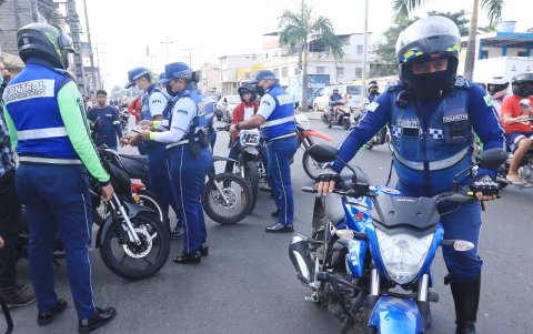 Desde el jueves 10 de junio de este año serán detenidas las motos y carros que circulen sin tener placas.