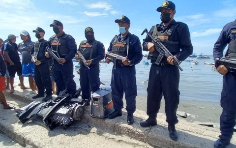 En Posorja, el jueves 10 de junio de este año, se realizó un operativo con 100 hombres por tierra, mar y aire.