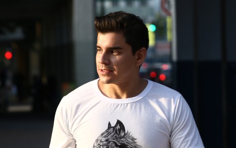 Proviene de una familia que lo perdió todo.