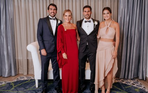 La empresria junto a sus hijos Juan Fernando, Leonardo y Gabriella