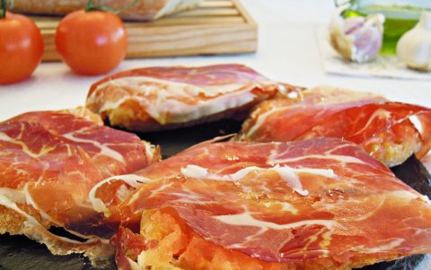 Pan con tomate y jamón serrano