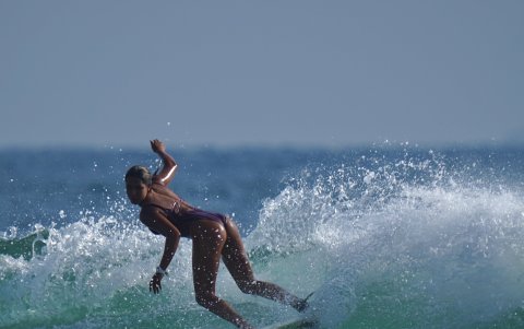 Wendy Velásquez enfatiza en que los surfistas del país necesitan mayor respaldo económico.