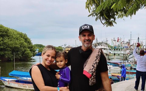 Fabiola con su esposo, Jorge y sus hijos Renzo y Victoria.