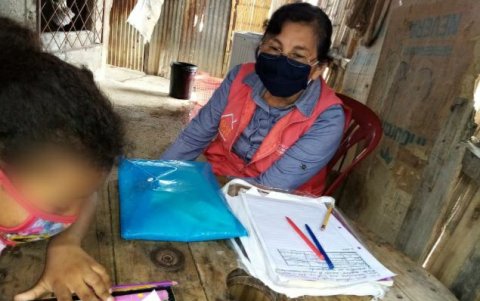 Los niños y adoslecentes deben dedicarse a estudiar y jugar.