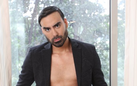 Sergio cuestiona a quienes dan consejos de belleza en los medios y no son profesionales.