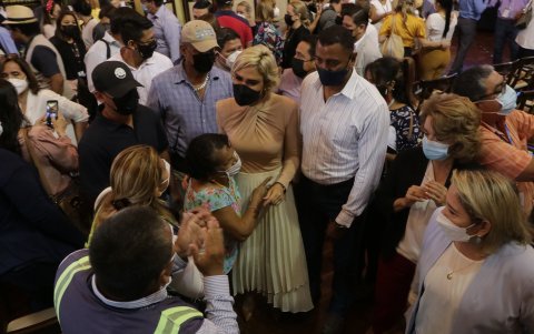 Al término de la rendición, los abrazos no faltaron entre los concejales e invitados al acto.