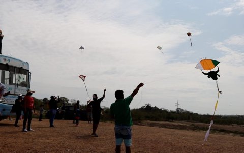 Desde la mañana hasta la tarde, las familias se concentraron en el sitio para jugar.